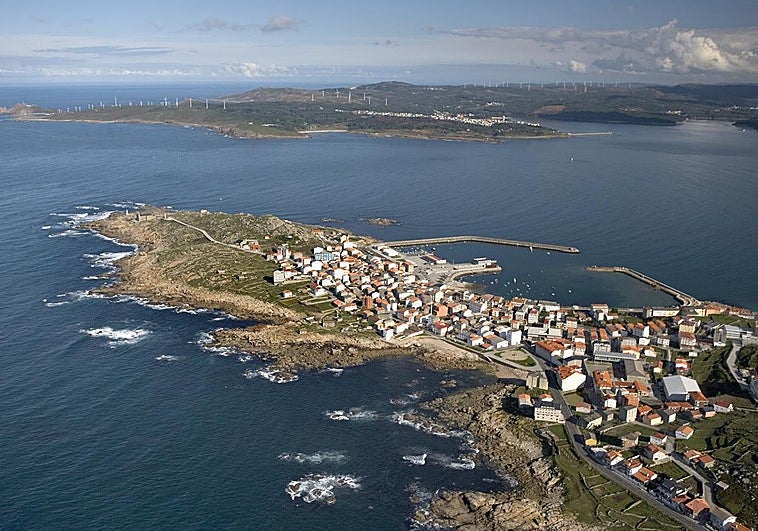 La ruta por la costa de Galicia ideal para visitar un santuario del siglo XII y pueblos pesqueros