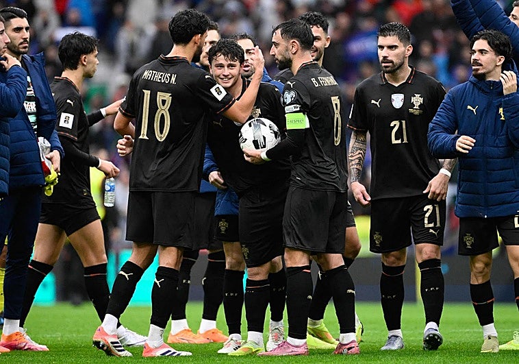 Cristiano es feliz... pero se tira de los pelos: sin él, Portugal marca 9 goles y se clasifica para el Mundial