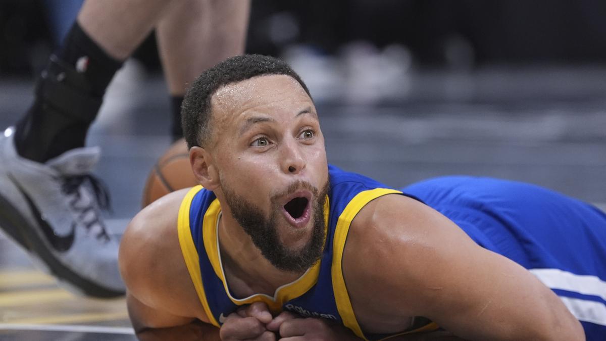 Los Warriors vencen a los Spurs con un Curry de récord