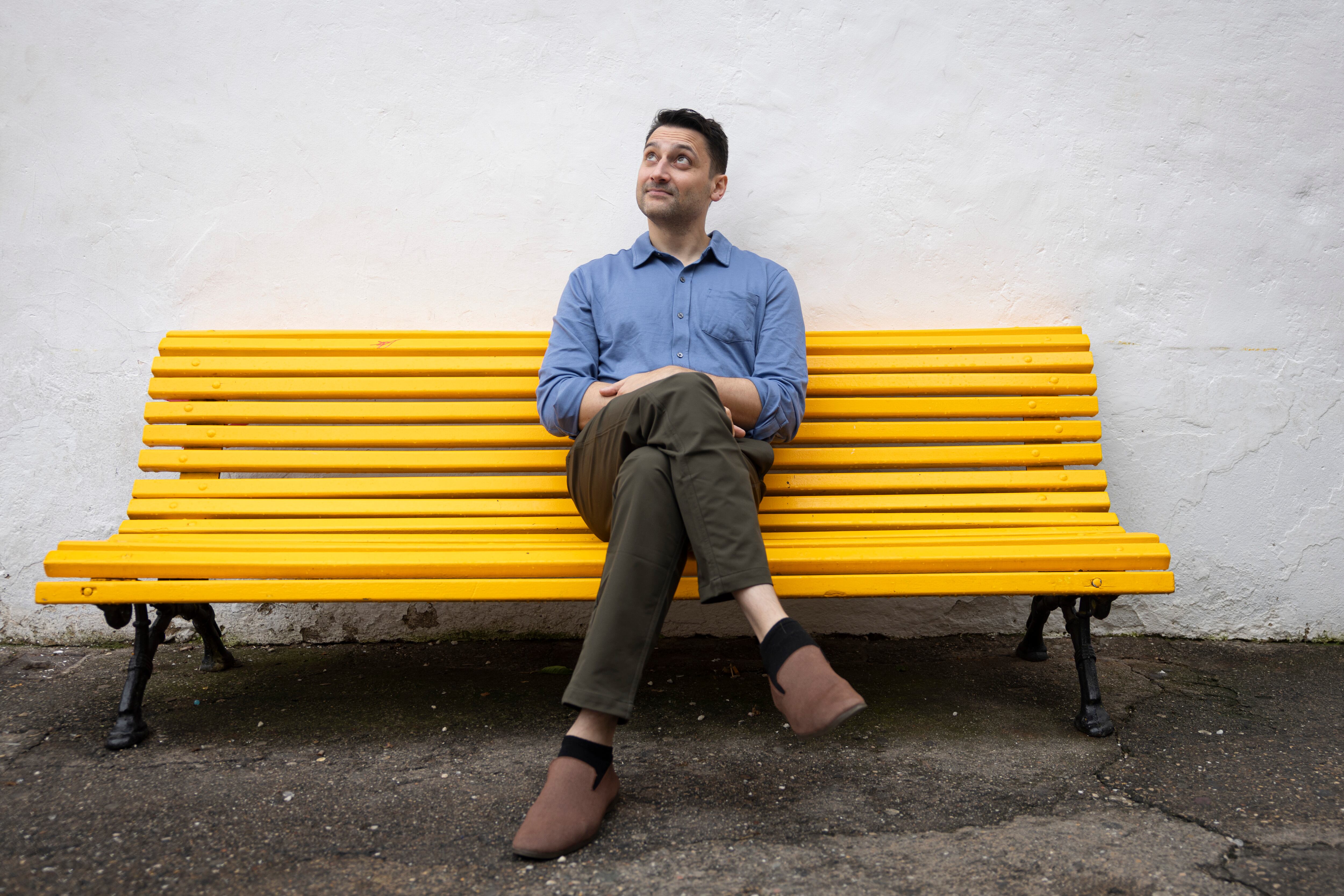 Ben Collins, de ‘The Onion’: “Los poderosos tienen una fantasía de revancha, es la venganza de los pringados”