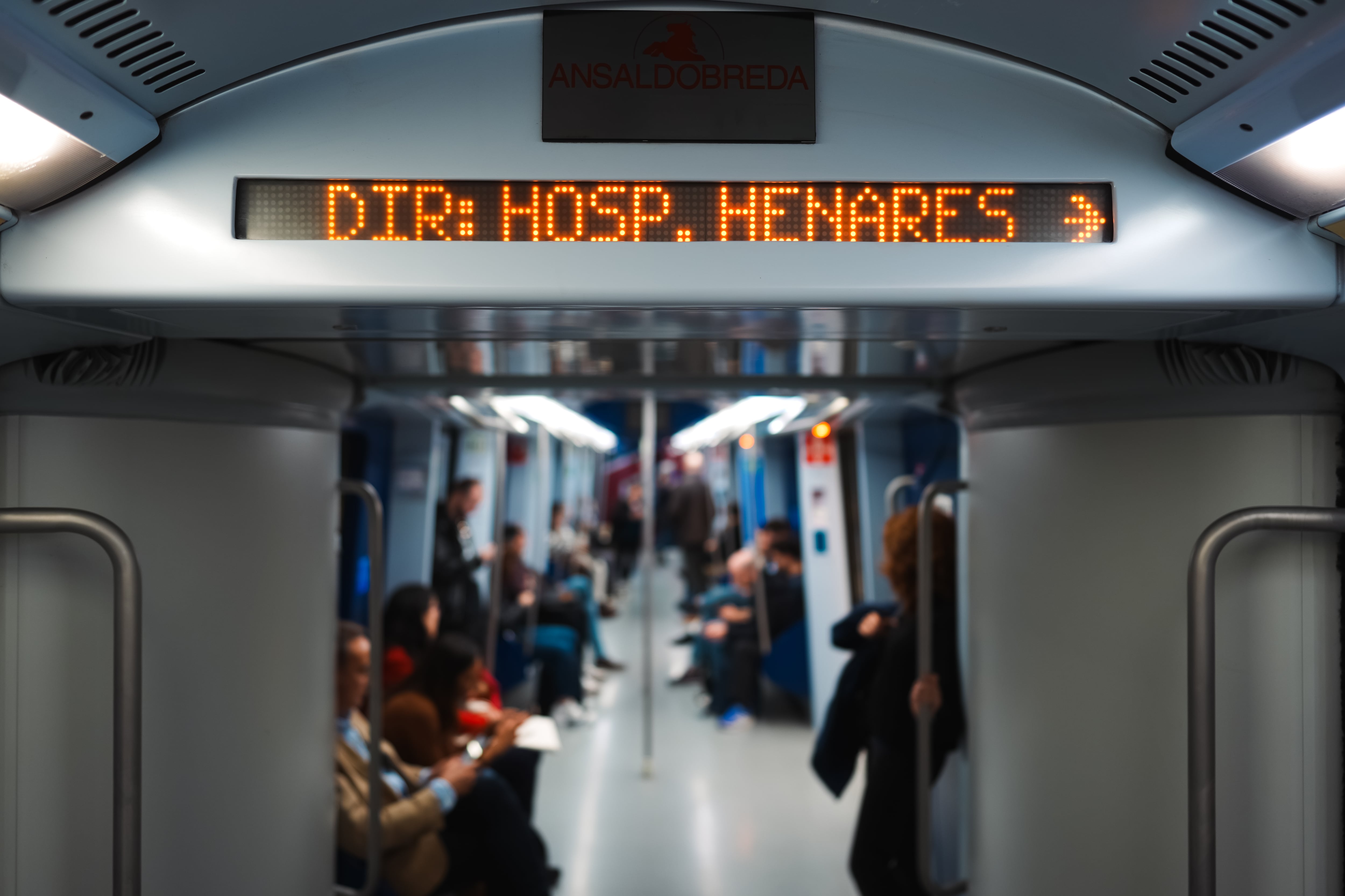 La línea 7B de Metro reabrirá el 22 de noviembre  ante la sorpresa de los afectados por el colapso de viviendas: “No hemos recibido informes técnicos”