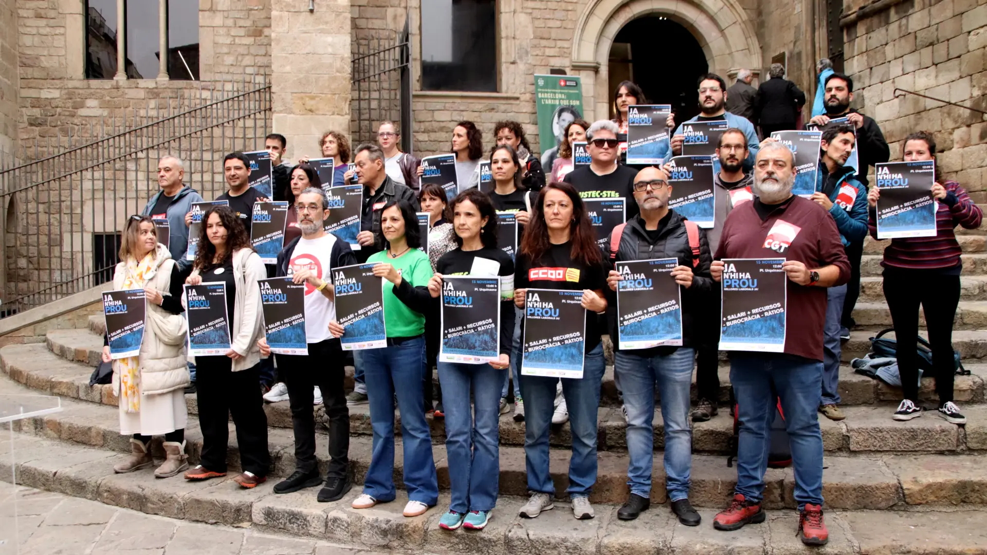 Los profesores de Cataluña salen a la calle en Barcelona para reclamar mejoras laborales y dar un "ultimátum" a la Generalitat