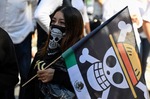 La generación Z sale a la calle contra Sheinbaum y coloca la bandera pirata en el Zócalo de Ciudad de México