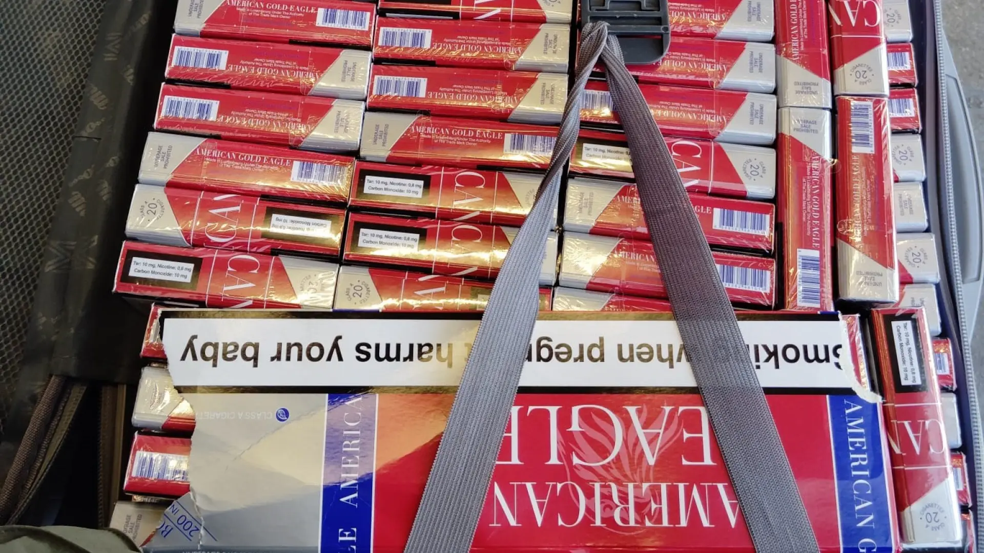 Incautan 1.324 cajetillas de tabaco de contrabando en el equipaje de un viajero en la estación del Nord de Barcelona