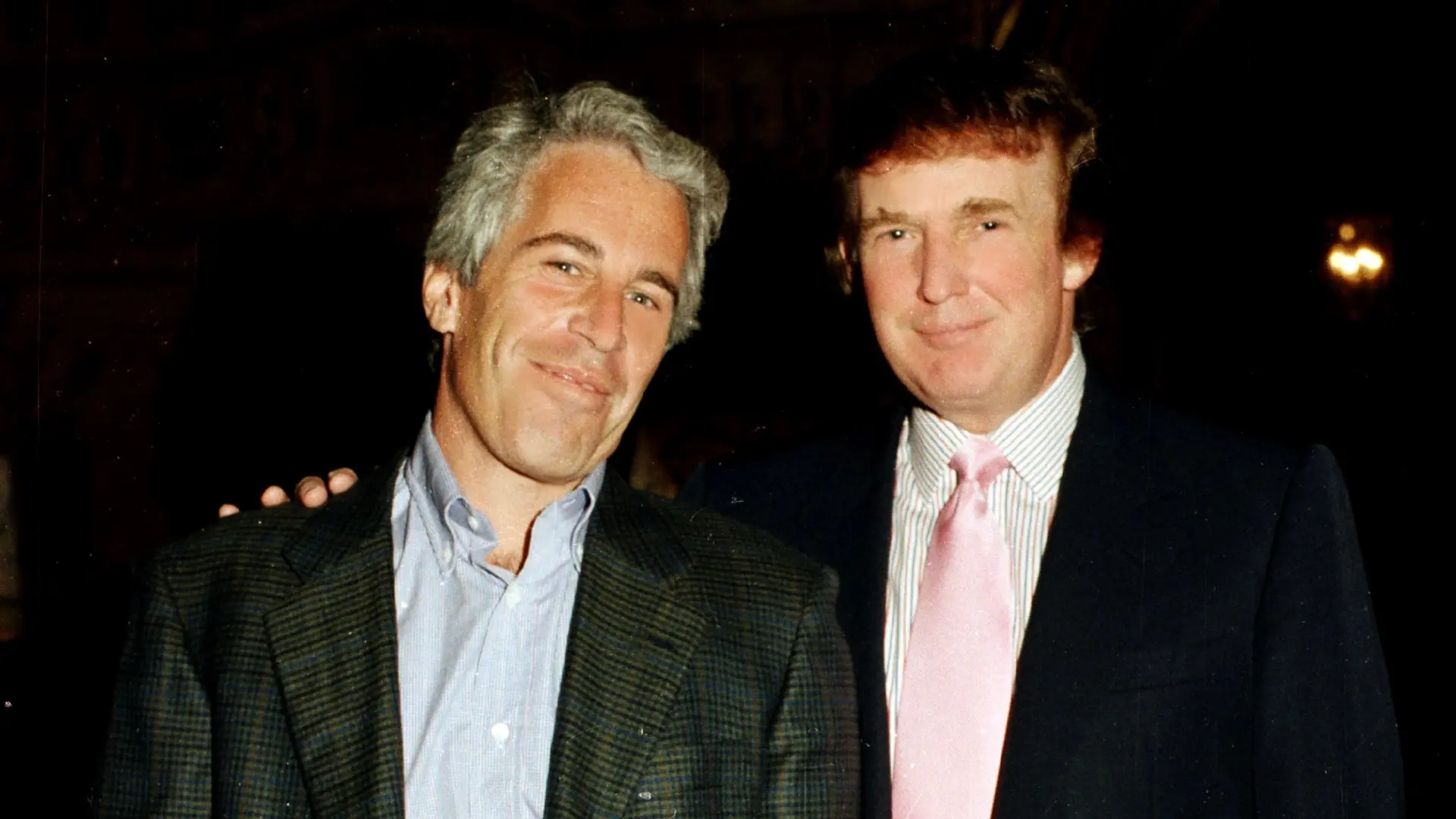 "Donald es sucio", "¿Quieres fotos con chicas en bikini?": las revelaciones sobre Trump en los correos desclasificados de Epstein
