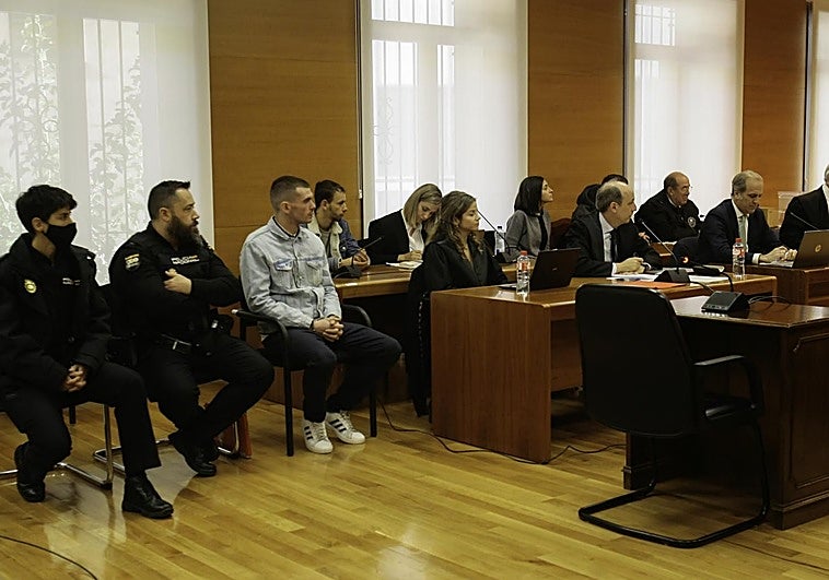 El acusado del triple crimen de Chiloeches: «Recibí un golpe y le di con la bayoneta a todo lo que se movía o gritaba»