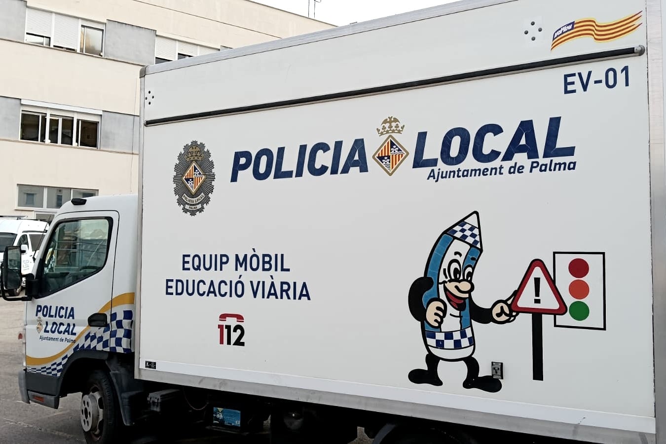 La Policía de Palma devuelve a su madre a un niño que fue enviado al colegio un día no lectivo