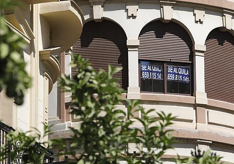 La ponencia de la ley de alquileres de temporada aprueba su informe, con la prohibición de cobrar al inquilino seguros por impago de la renta