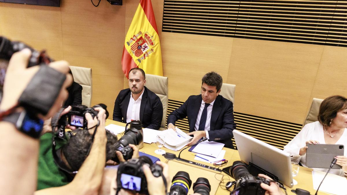 Carlos Mazón: “No cogí una llamada a Pradas porque igual llevaba el móvil en la mochila”