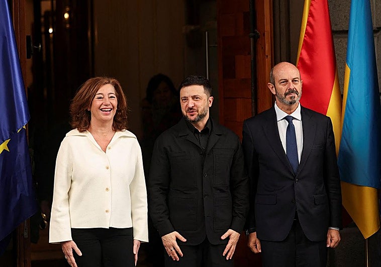 Zelenski ase reúne con Armengol y Rollán en el Congreso, primera parada de su visita a España