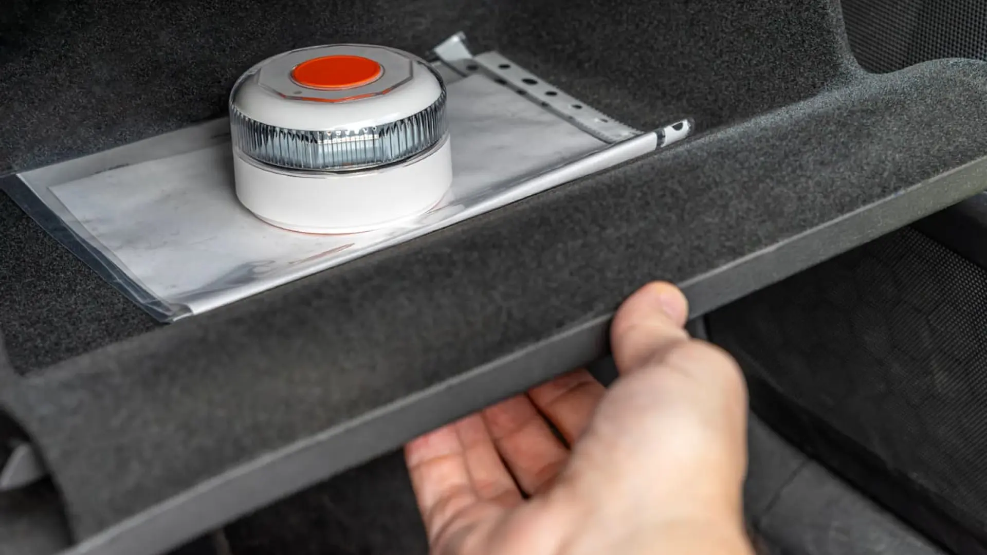 Los modelos más baratos de la luz de emergencia V16, obligatoria en enero