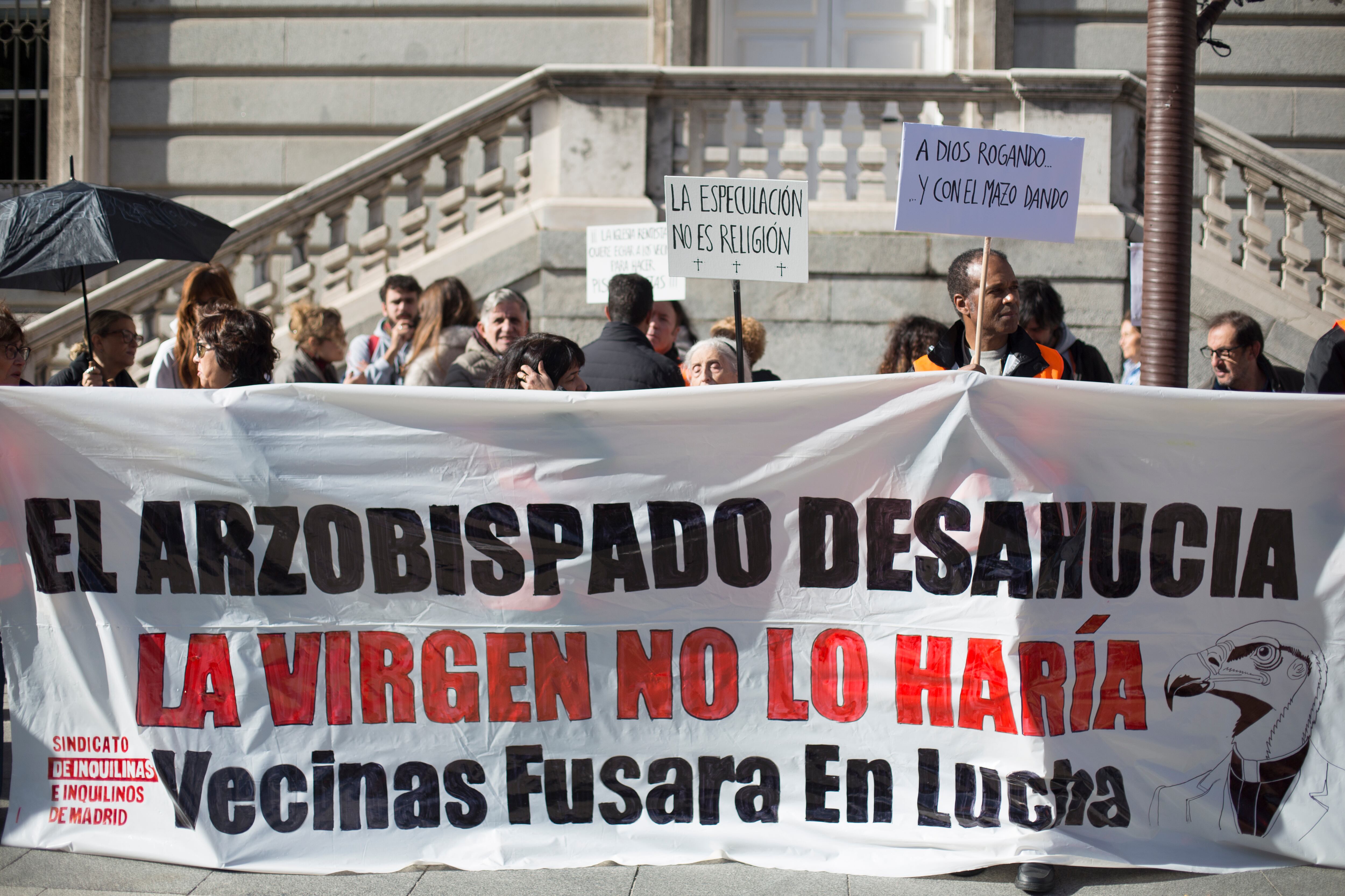 Los vecinos afectados por la venta de 13 edificios de la Iglesia: “Nos quieren echar a la calle para meter a turistas”