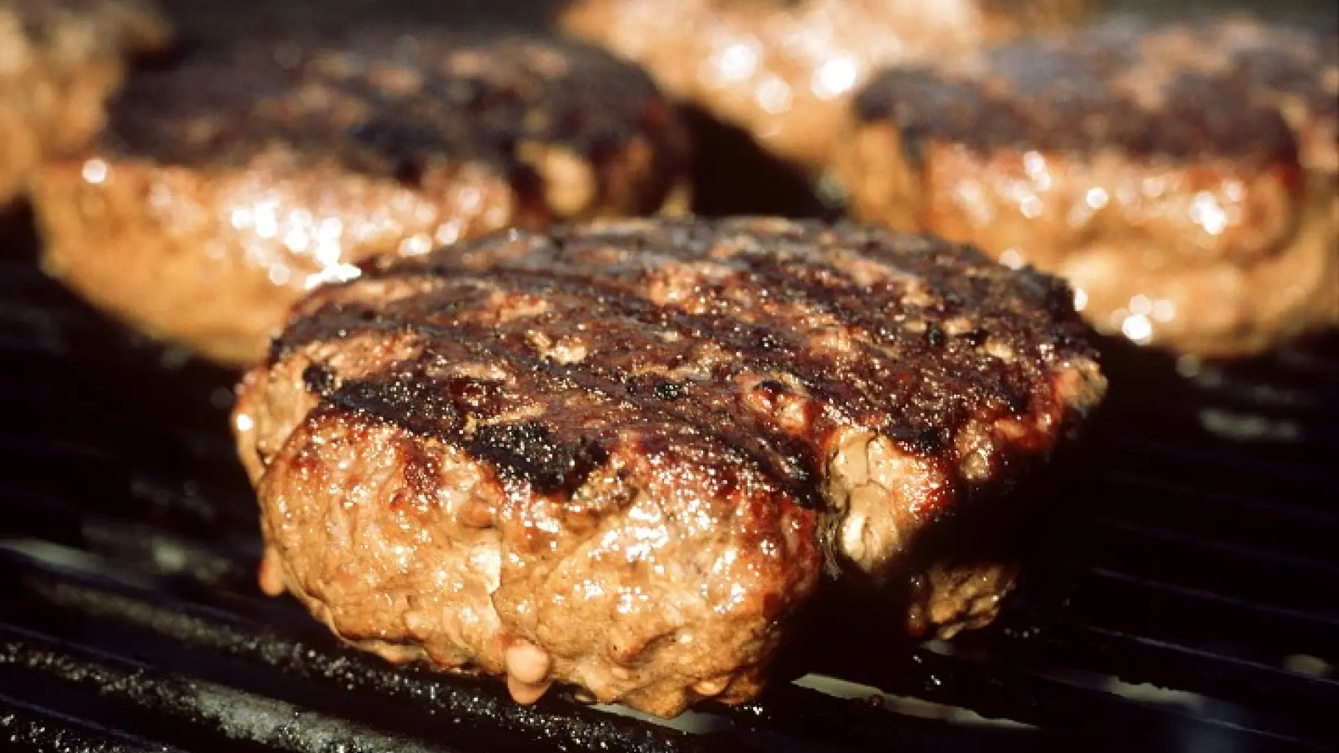 El doctor Manuel Viso alerta sobre los tres platos que nunca se deberían cenar: "carne frita, espaguetis y leche con cacao y galletas"