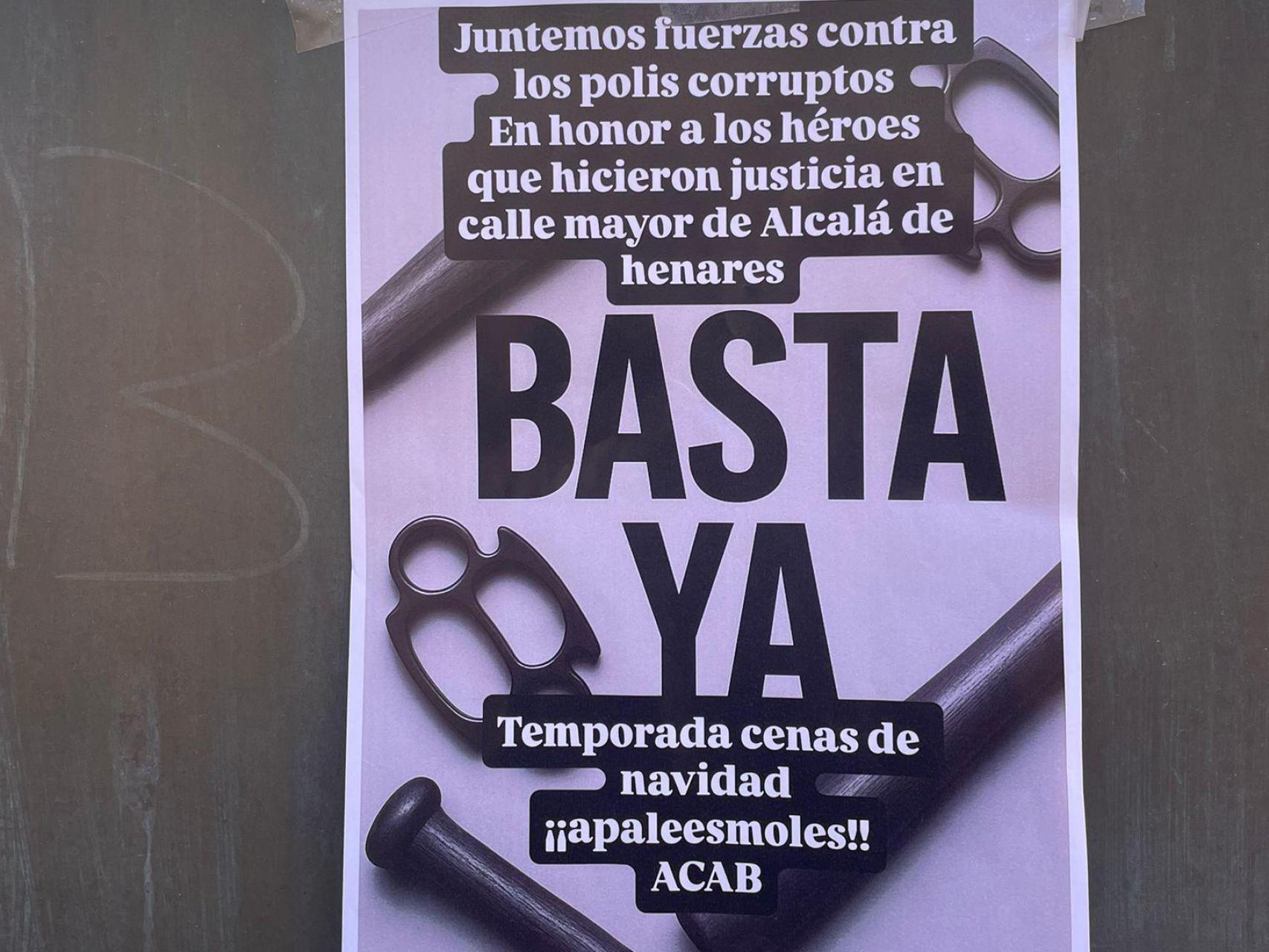 Aparecen carteles en Alcalá incitando a "apalear policías" tras la agresión a dos agentes que estaban fuera de servicio