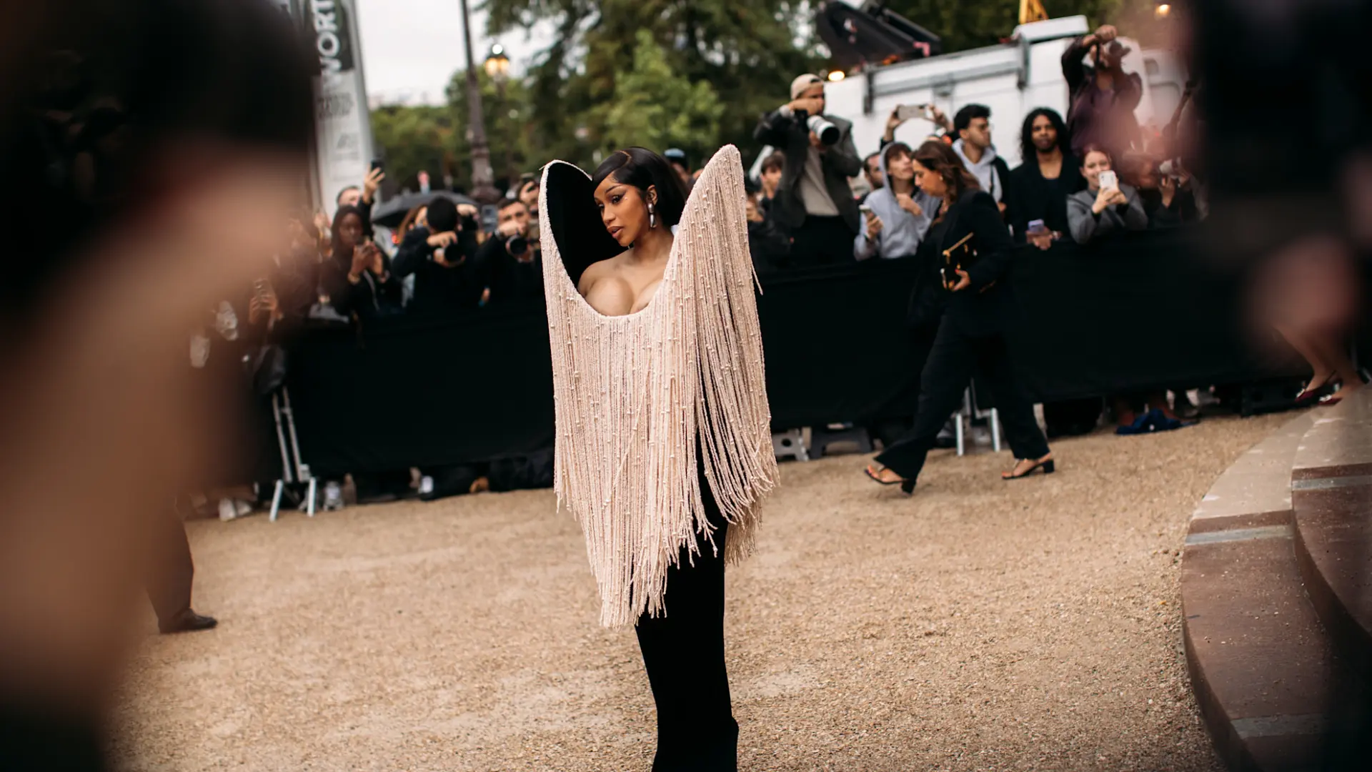 Cinco vestidos con flecos para tus próximos eventos o bodas de invierno