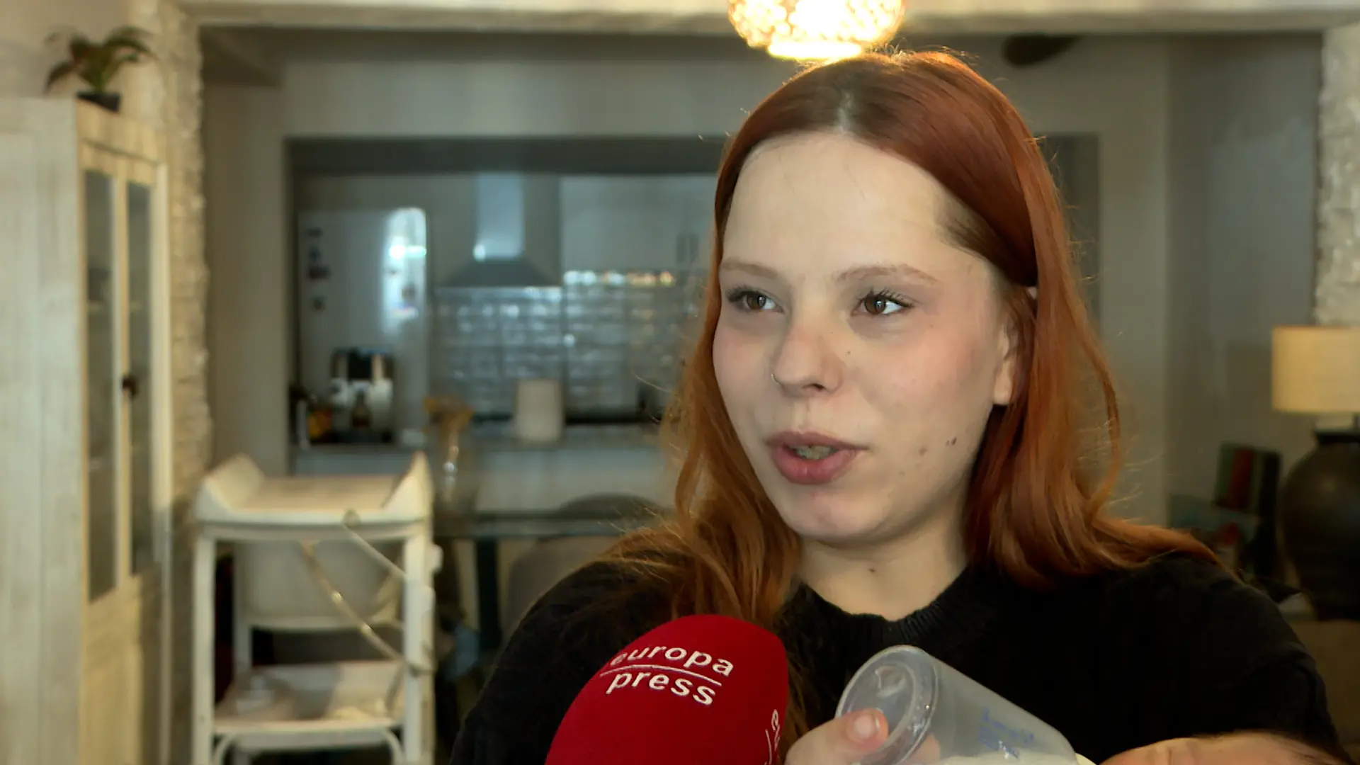 Una joven da a luz en el salón de su casa en Valencia: "No sabía que estaba embarazada"