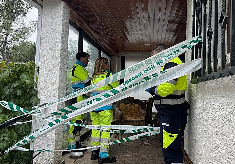 Un charco de sangre y signos de violencia: investigan la muerte de una pareja en un chalé de Alpedrete