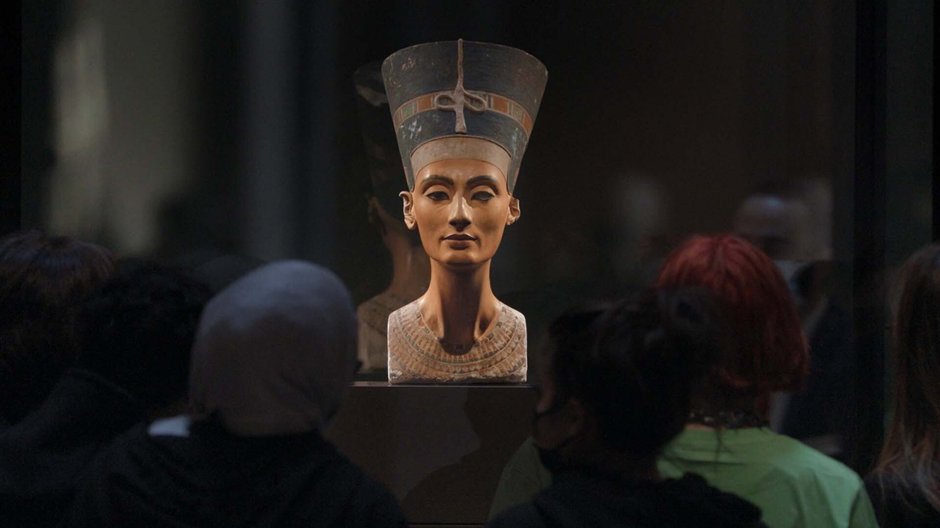 El gran sueño de la reunión de la máscara de Tutankamón y el busto de Nefertiti