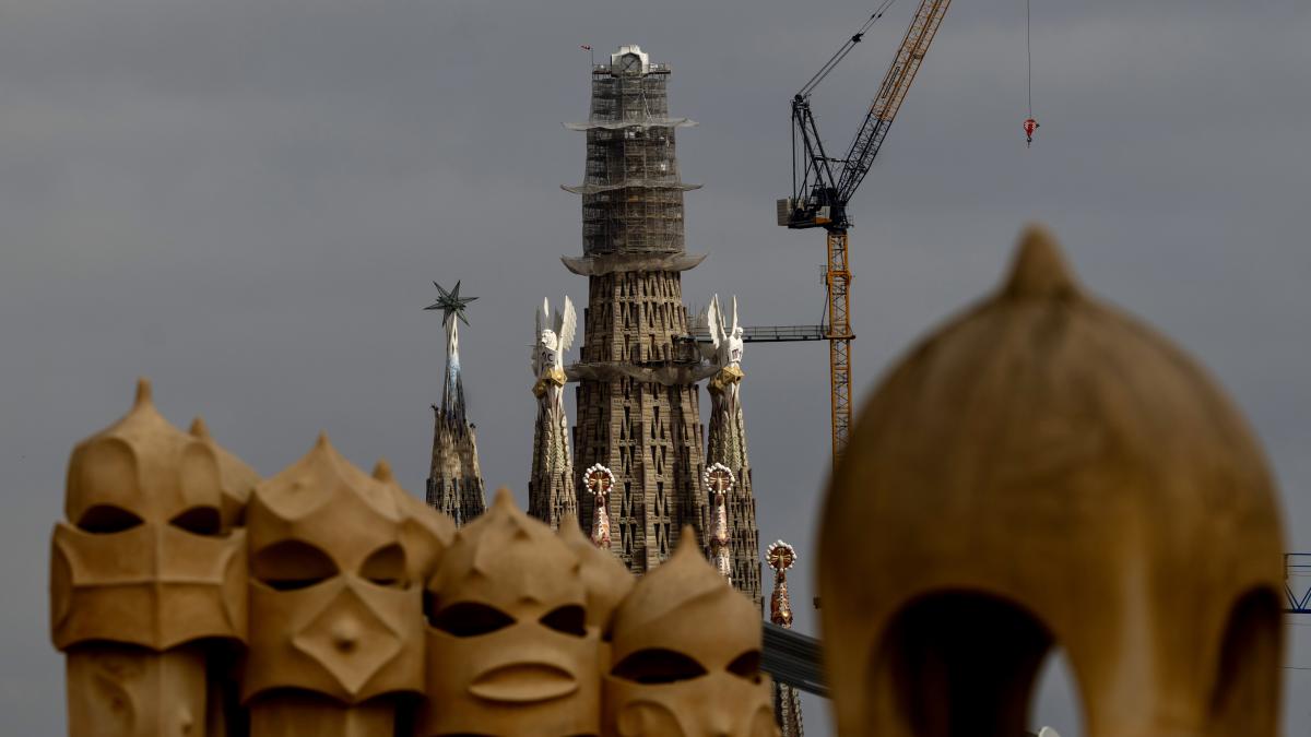 La iglesia más alta del mundo ya es visible desde toda Barcelona