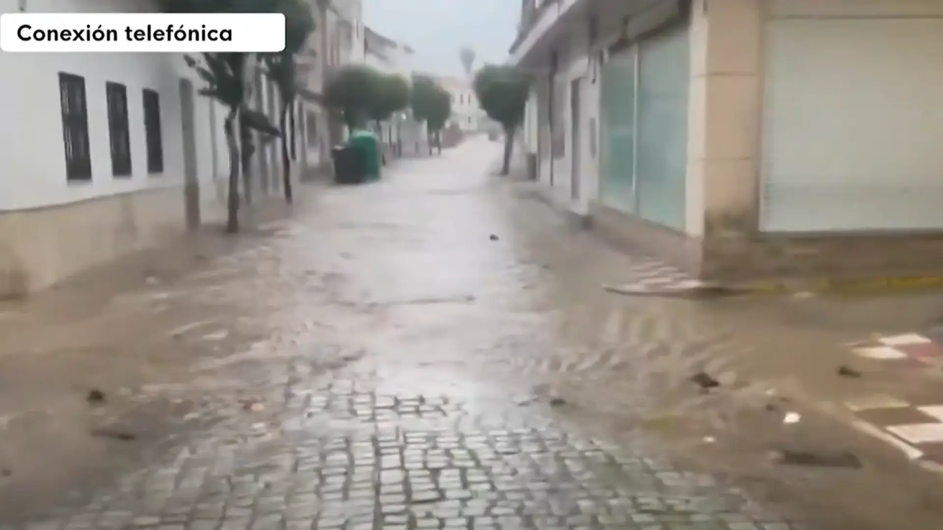 La borrasca Claudia golpea con dureza Huelva: el desbordamiento de un barranco inunda Nerva y corta carreteras