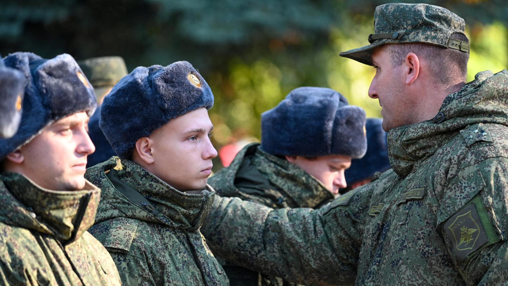 Putin convierte las clases de secundaria en centros de formación militar para los adolescentes de Rusia