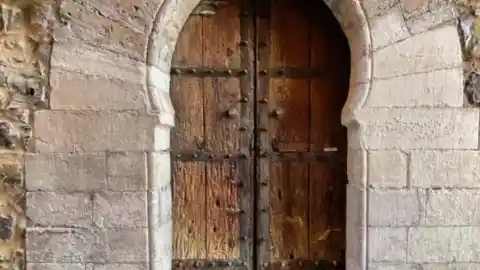 Imagen 1 de El carbono-14 revela la edad de la puerta más antigua de Madrid: está a pie de calle y data del año 1415