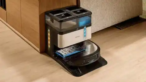 Imagen 1 de Cecotec rebaja 200 euros un robot autolimpiable que también friega el suelo de casa