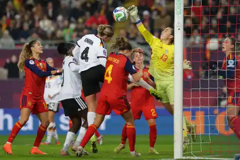 Imagen 1 de Cata sostiene en Alemania a la peor España en la final de la Nations
