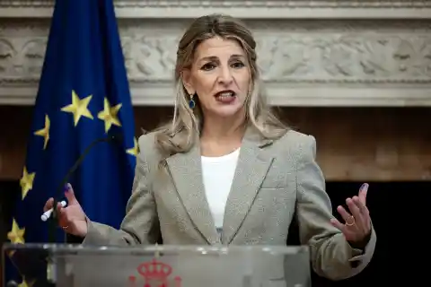 Imagen 1 de Yolanda Díaz reprende a Feijóo: “En España mandan los ciudadanos votando, no las empresas”