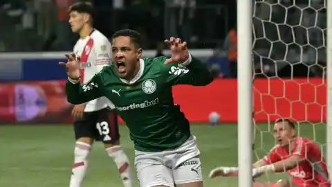 Imagen 1 de Vitor Roque reaparece en busca de levantar la Libertadores con el Palmeiras