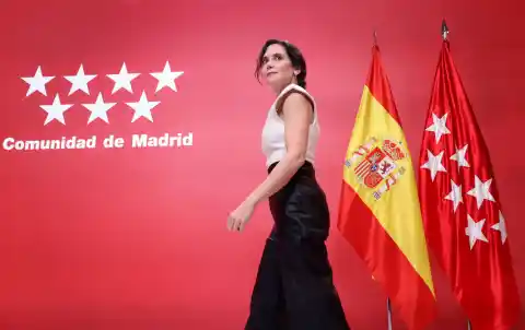 Imagen 1 de Un excargo del Gobierno de Ayuso alertó internamente de la posible ilegalidad de los contratos del ‘caso FP’: “Manifiesto mi oposición”