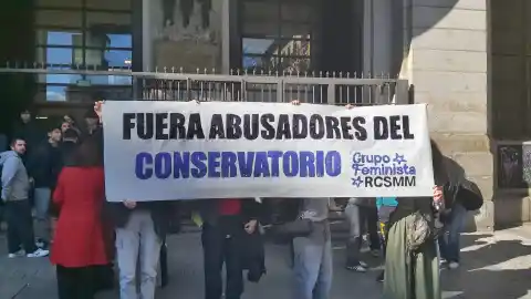 Imagen 1 de Alumnas del Real Conservatorio de Madrid denuncian años de abusos de un profesor: "Te tocaba con la excusa de enseñarte a respirar"