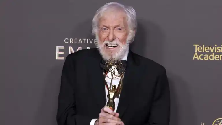 Imagen 1 de Dick Van Dyke ('Mary Poppins') revela sus dos secretos para llegar a los 100 años