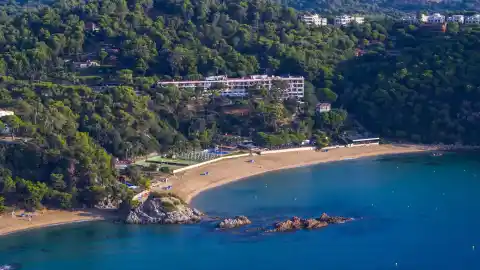 Imagen 1 de El hotel entre el mar y la montaña que acaba de ser premiado por sus experiencias nupciales y familiares