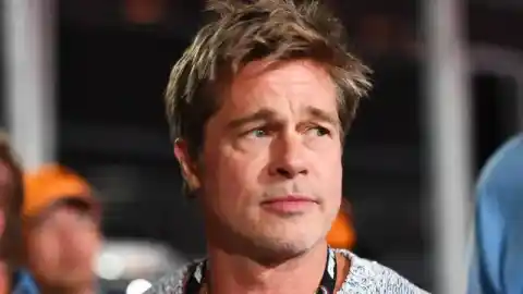 Imagen 1 de Brad Pitt protagonizó esta aventura de fantasía al estilo de 'Piratas del Caribe', pero fue eclipsado por un perro