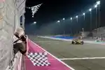 Imagen 1 de Piastri gana una soporífera 'sprint race' en Losail para recortar dos puntos sobre Norris
