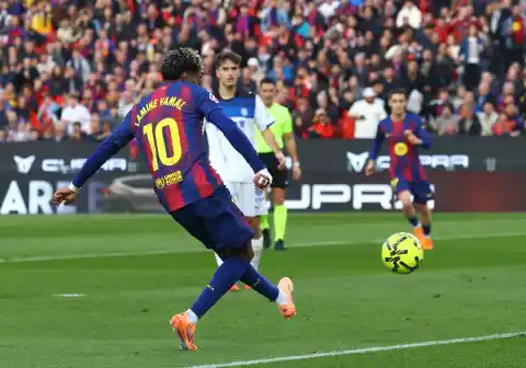 Imagen 1 de FC Barcelona - Alavés en directo| Dani Olmo completa la remontada culé ante el Alavés