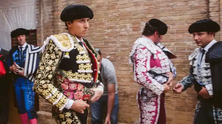 Imagen 1 de Cahiers du Cinéma elige a 'Tardes de soledad' como la mejor película de 2025: empiezan las listas