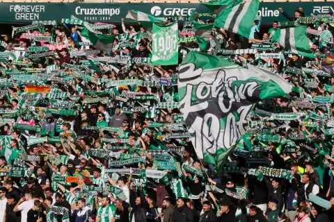 Imagen 1 de La arenga del doctor  y una manita histórica en el último triunfo del Betis en Nervión en 2018