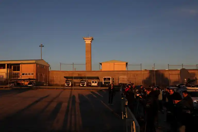 Imagen 1 de Ábalos, del despacho en el Congreso a una celda de 10 metros cuadrados