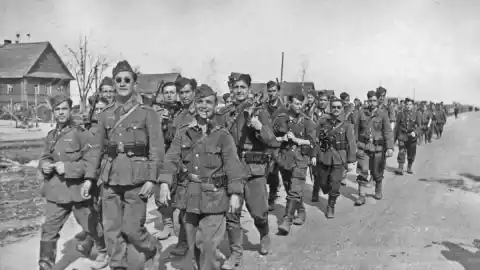 Imagen 1 de “Tan pronto como se iban, la bestialidad de los alemanes regresaba”: los españoles de la División Azul y los judíos