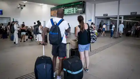 Imagen 1 de El registro de viajeros cumple un año en medio de críticas del sector turístico