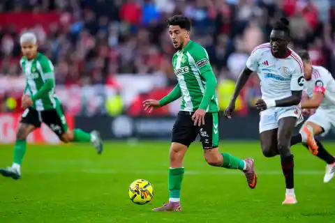 Imagen 1 de Fornals cambia el rumbo de derbi