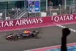 Imagen 1 de Verstappen aprovecha el disparate de McLaren y Sainz caza un gran podio en Qatar