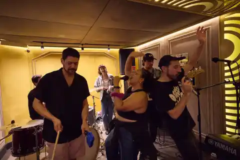 Imagen 1 de Cumbia, reguetón y electro punk: la música rebelde se escribe en los libros