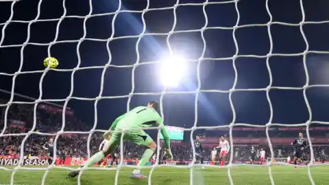 Imagen 1 de El Girona frustra a un Madrid que se deja el liderato en Montilivi