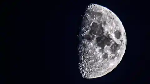 Imagen 1 de Luna entre sombras