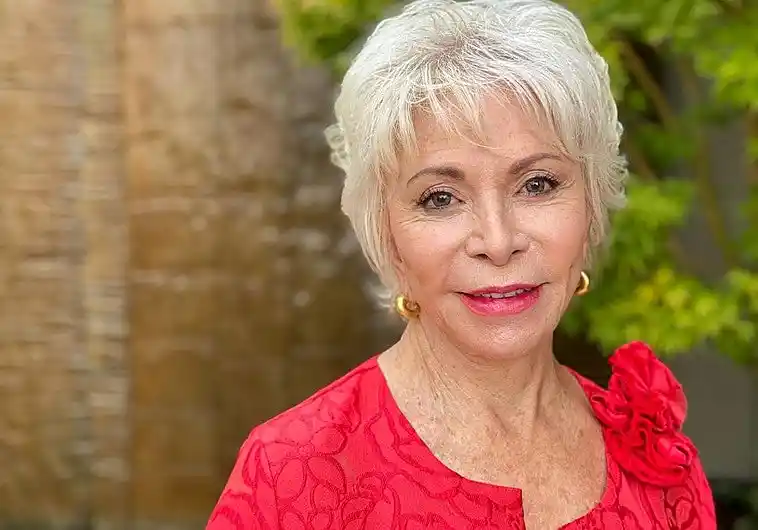 Imagen 1 de Isabel Allende: «Ya llegué al tope de donde se puede llegar y ahora me retiro. Solo quiero escribir»