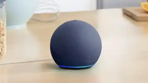 Imagen 1 de El clásico Echo Dot baja un 54% de precio para que puedas tener a Alexa por menos de 30 euros