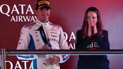 Imagen 1 de La surrealista radio de Carlos Sainz tras su inesperado podio en Qatar: "Solo estaba cantando silenciosamente..."